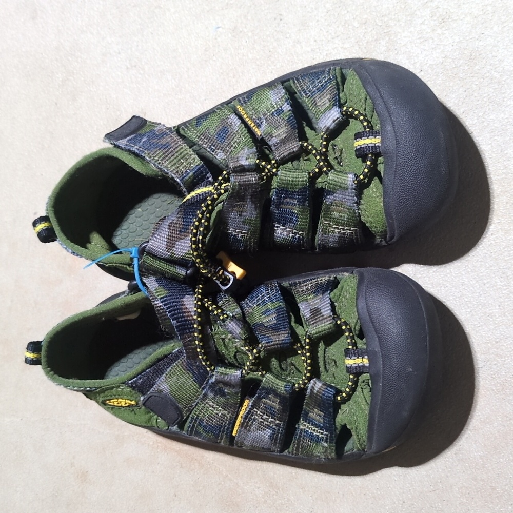 Keen kids Newport size 13